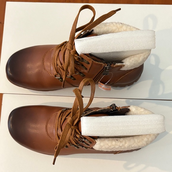 Propet Brown Heeled Boots with Cream Lining NWOT - Picture 3 of 8